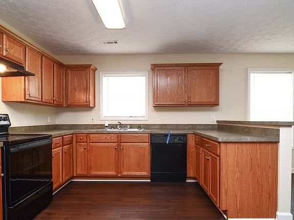 4th image of 159 Longstreet Cir