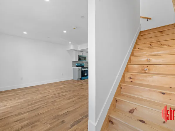 1116 Blake Avenue image 31 of 44