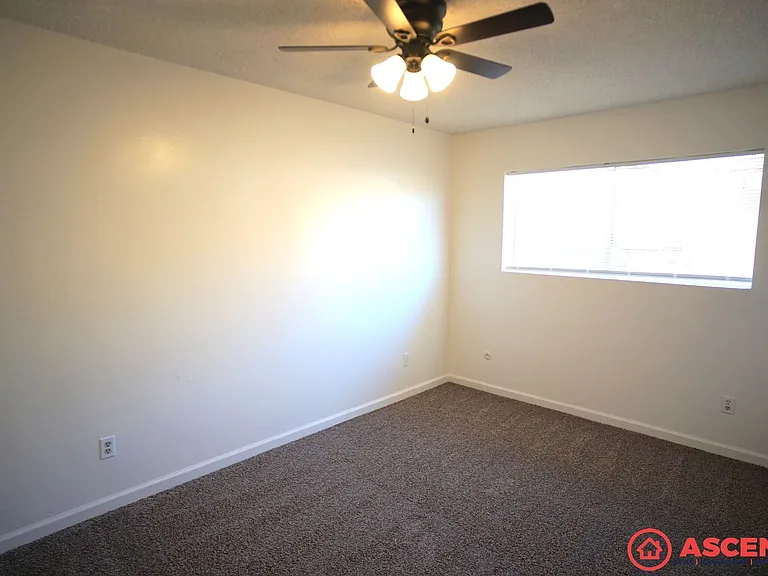 209 E. Warren Ave — Photo 8