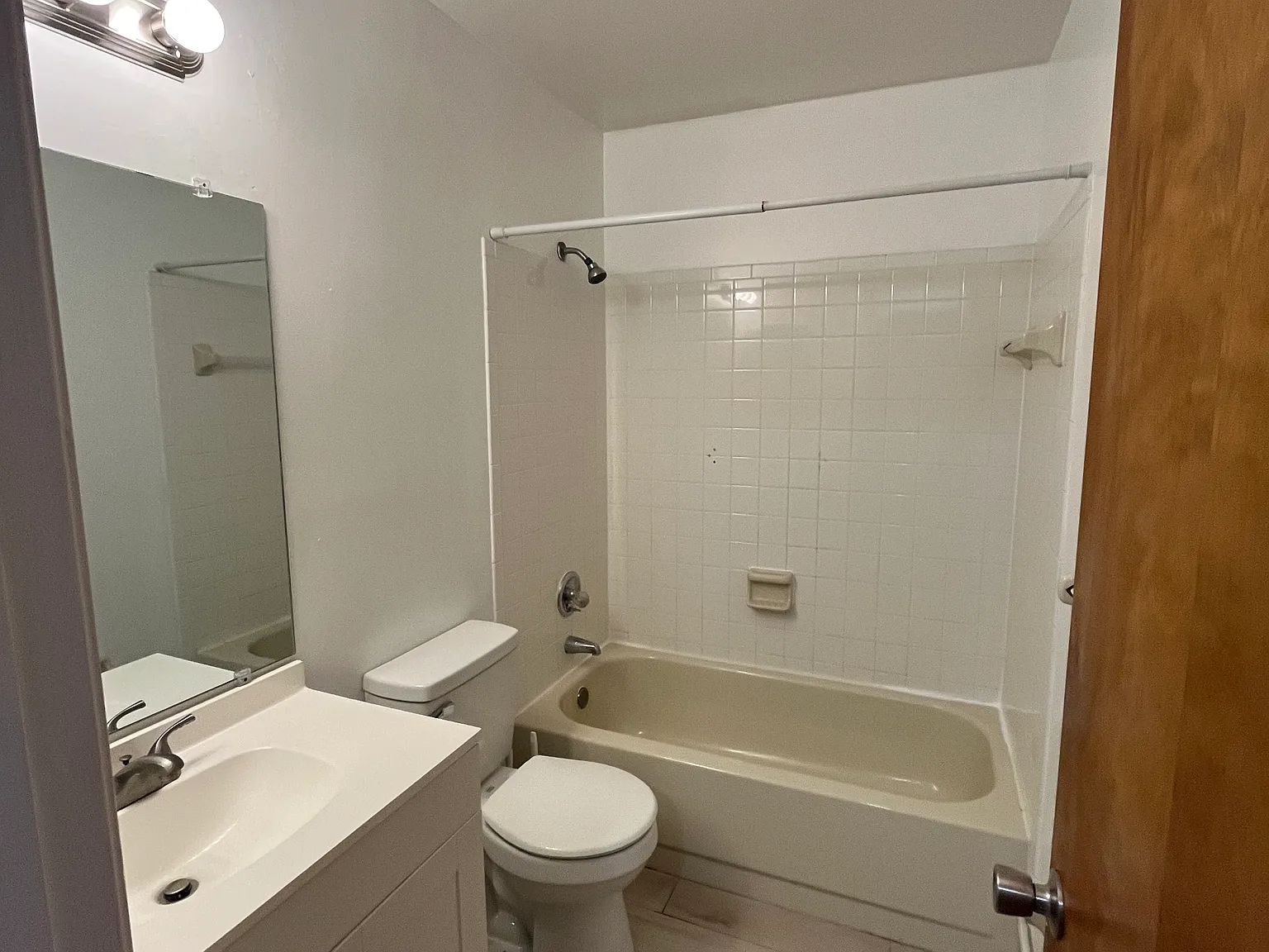 2 bed, 784 sqft, $1,250 — Photo 4