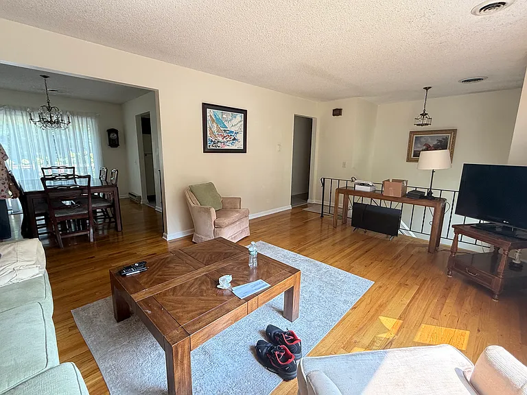 12 Lakewood Dr — Photo 2