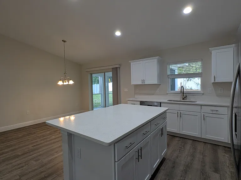 214 E Caldwell Dr — Photo 6