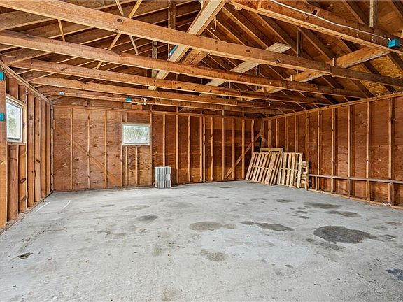 5th image of 125 Woods Rd
