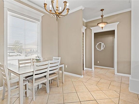 5th image of 293 Lansdown Dr