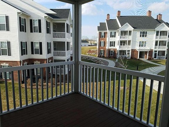 3rd image of 1068 W Summerfield Glen Cir