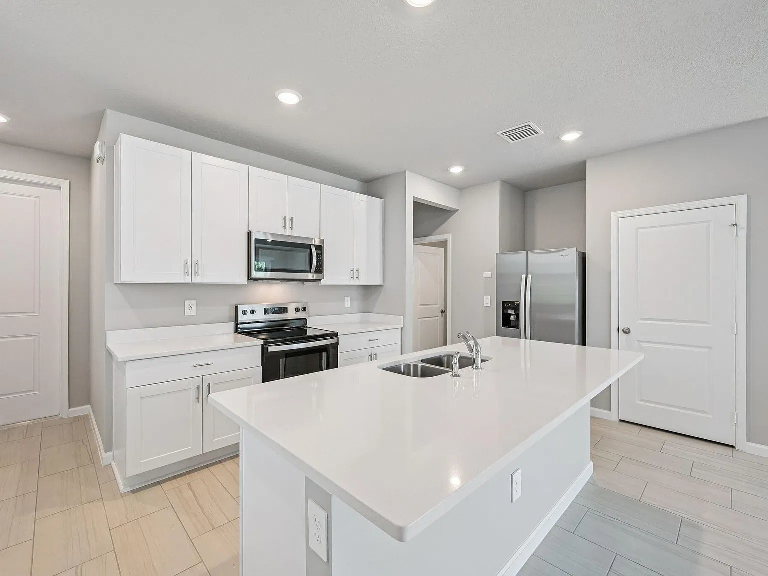 3 bed, 2.5 bath, 1808 sqft, $2,600 — Photo 3