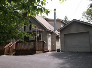 117 N Wood Rd, Dingmans Ferry, PA 18328