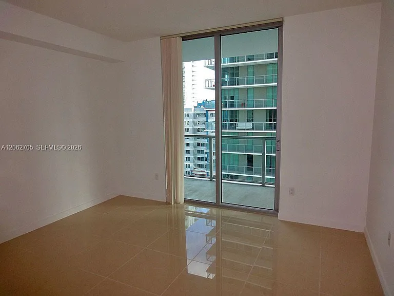 1111 SW 1st Ave #1715 — Photo 6