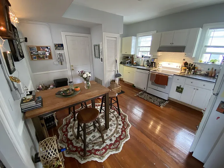 10 Pequot St #2 — Photo 3