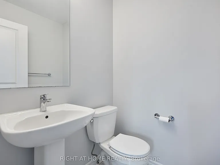 45 Mandevilla Cres — Photo 16