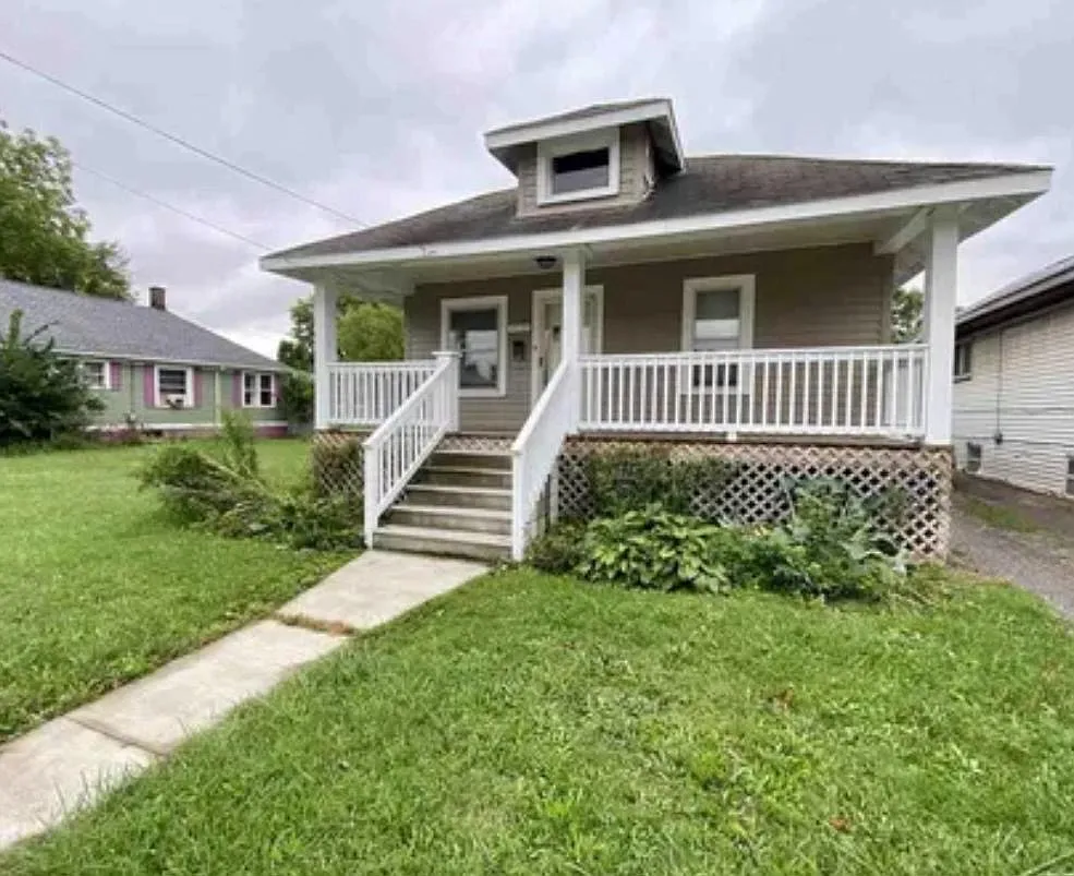 2 bed, 986 sqft, $900 — Photo 1