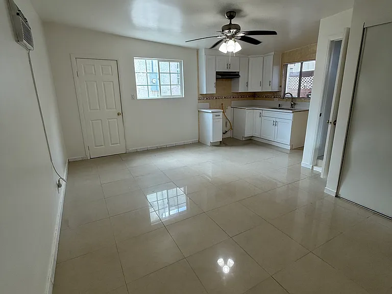 734 S Woods Ave — Photo 3