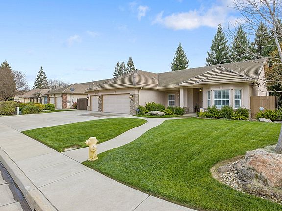 3rd image of 617 W Evergreen Avenue