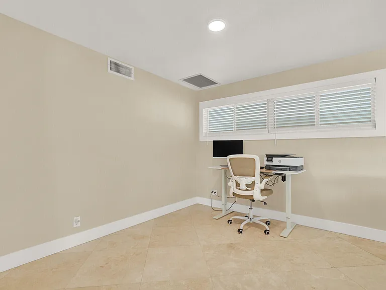 2152 NE 61st Ct — Photo 13