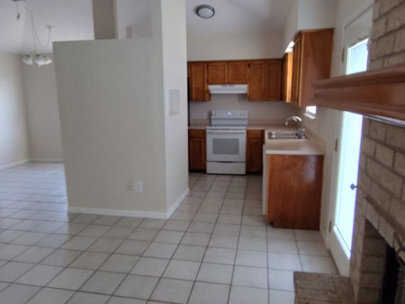 4th image of 2302 Virden Ct