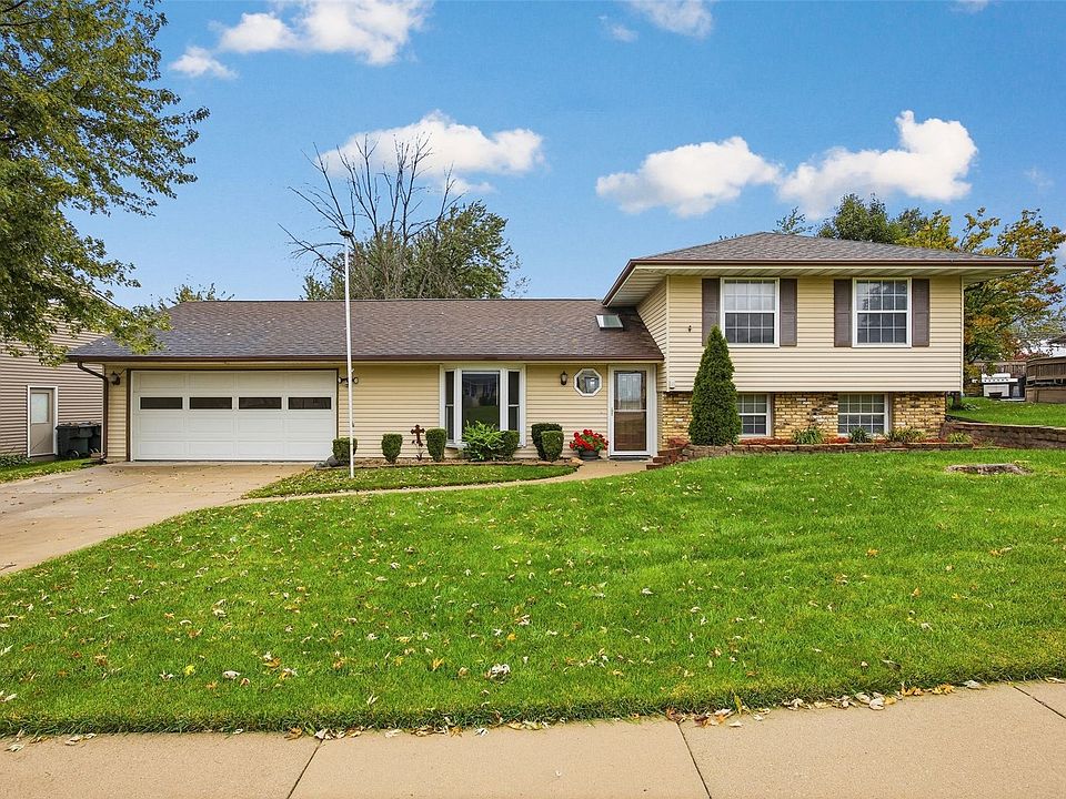 1st image of 114 Sand Ln NW