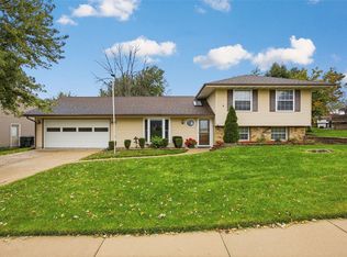 114 Sand Ln NW, Cedar Rapids, IA 52405