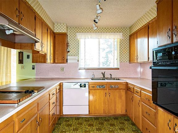 3rd image of 6620 Argyle Ct NW