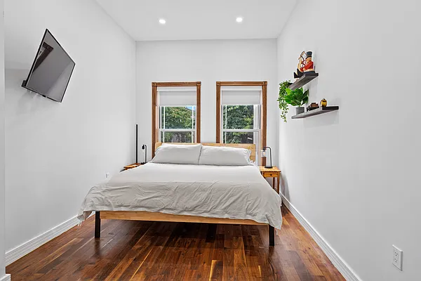 Sold by Compass | media 9