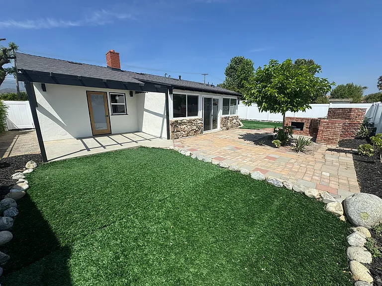 21420 Chatsworth St — Photo 26
