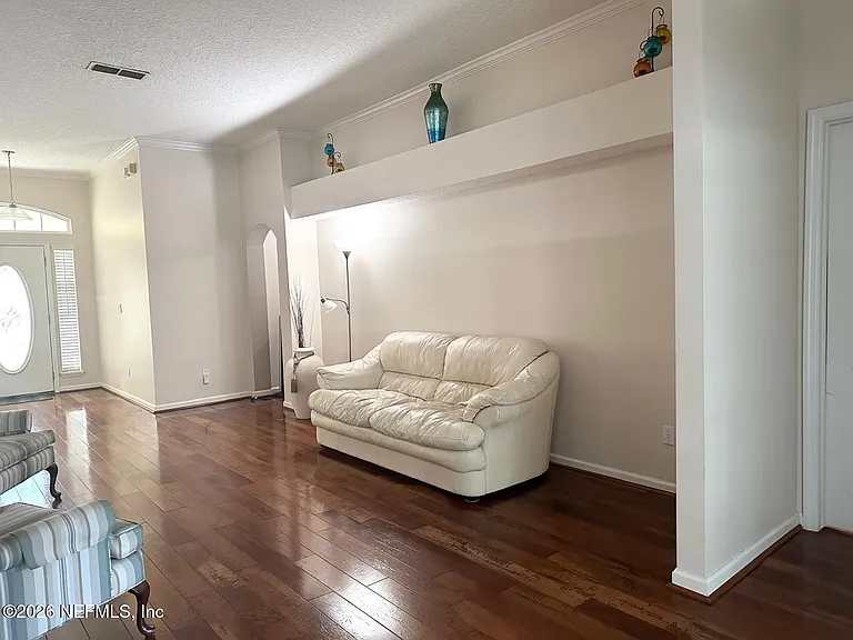 1932 Lyndhurst Dr — Photo 5