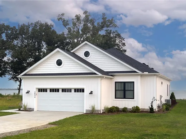 2034 Lakeside Dr, Erie, PA 16511