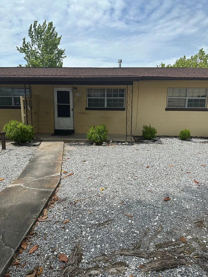 2 Bedroom, 1 Bath — Photo 1