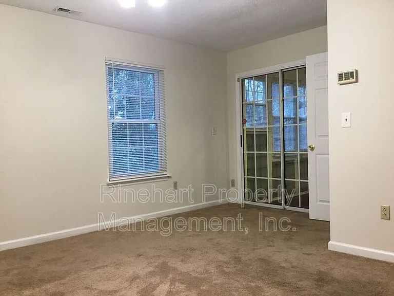 1573 Hunt Club Ct — Photo 6