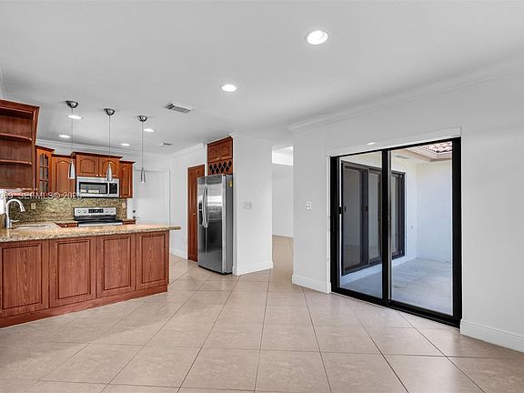 4th image of 15057 SW 32nd St