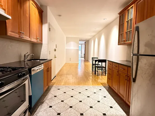 528 West 46th Street image 1 of 8