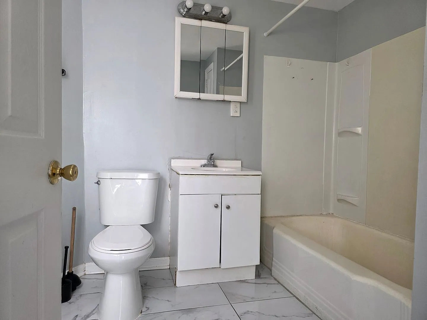 3 bed-1 Bath Available Now! — Photo 2