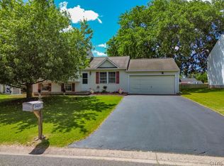 5428 Brisbane Trl, Clay, NY 13041