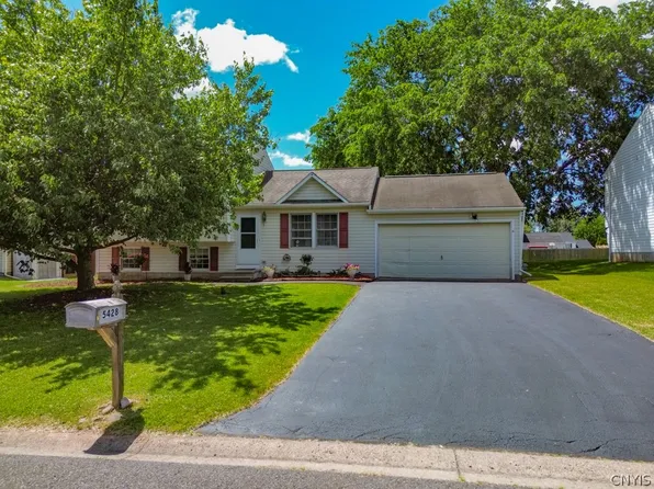 5428 Brisbane Trl, Clay, NY 13041