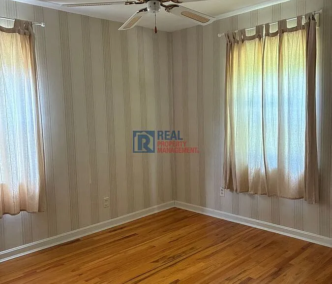 977 Glenna Dr — Photo 3