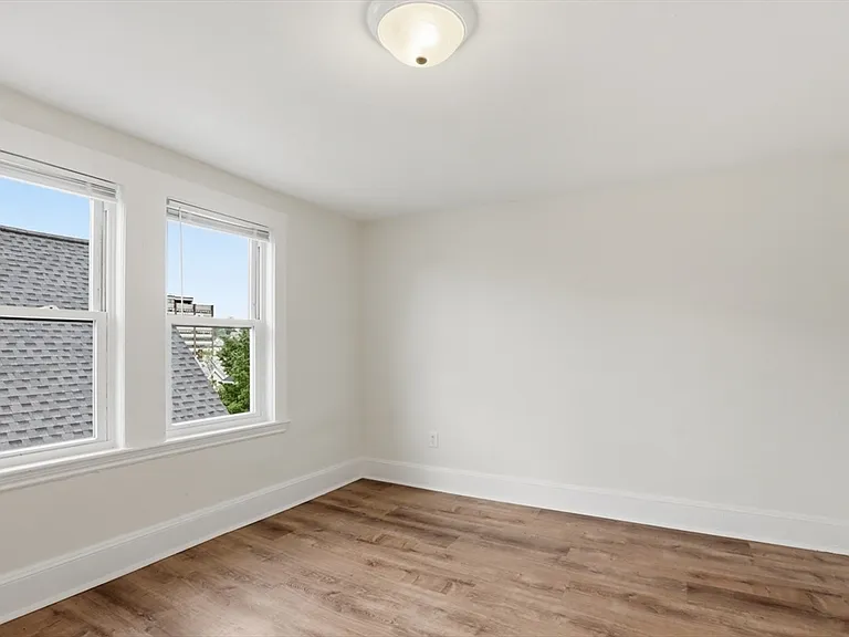 121 Glendale St #3 — Photo 12