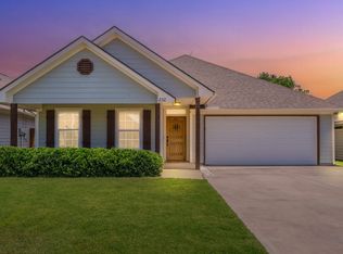 232 Lovers Path Dr, Springtown, TX 76082