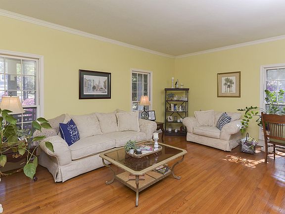 5th image of 200 Craigwood Dr