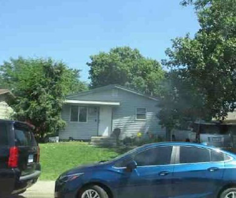 2nd image of 707 W Campbell St