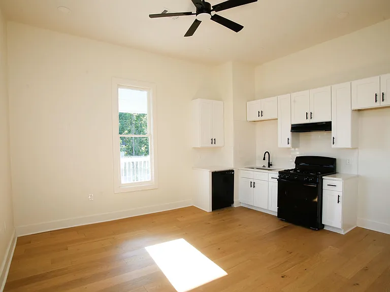 2324 W Daisy L Gatson Bates Dr #1 — Photo 4