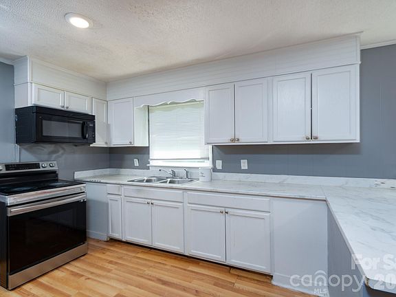 5th image of 1038 Newcastle Rd