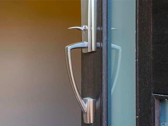 4th image of 11 Bridle Ln