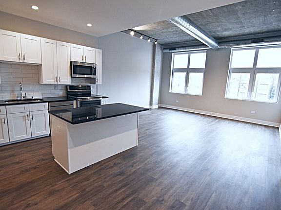 3rd image of 3817-45 N Broadway St #3833-314