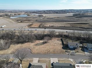 1107 Patricia Dr, Papillion, NE 68046