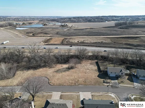 1107 Patricia Dr, Papillion, NE 68046