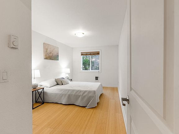 4th image of 840 NE 125th St APT 202