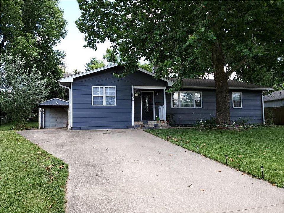 If you find this home for rent on Facebook marketplace, they are not the Landlord or Property Manager or owner. This is a scam. Please go to the information on Zillow and DO NOT SEND ANY RENTAL APPLICATION FEES TO THIS SCAMMER or THE APPLICATION