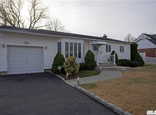 93 Roxbury Dr, Commack, NY 11725