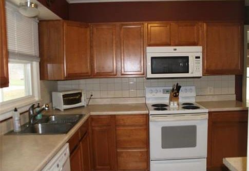 5th image of 8525 W 86th St