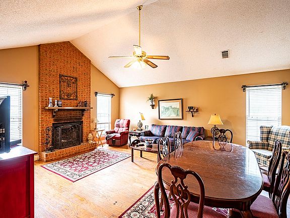 2nd image of 132 Maggie Ct