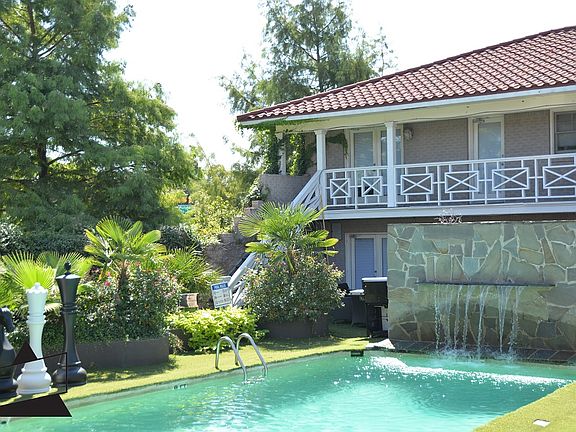 5121 Gaston - GARDEN VILLA Courtyard Pool